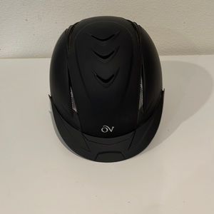 Kid’s English Equestrian s/m Ovation deluxe schooler helmet